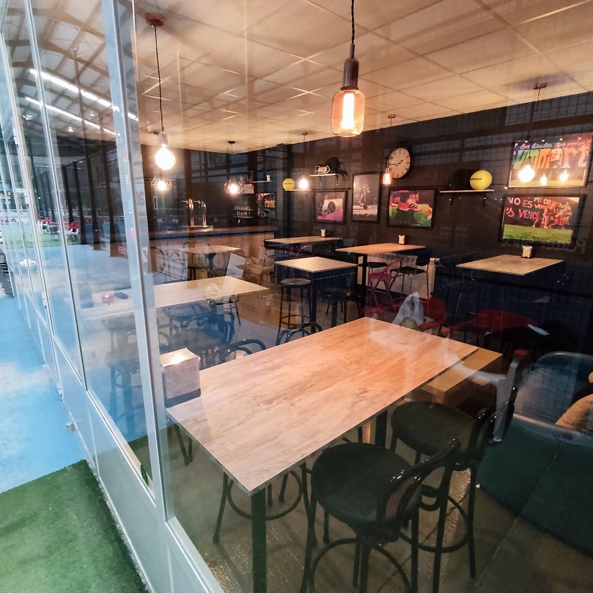 Zona del bar de Padel Slide, fotografía 9